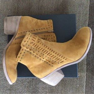 Women’s suede  booties.